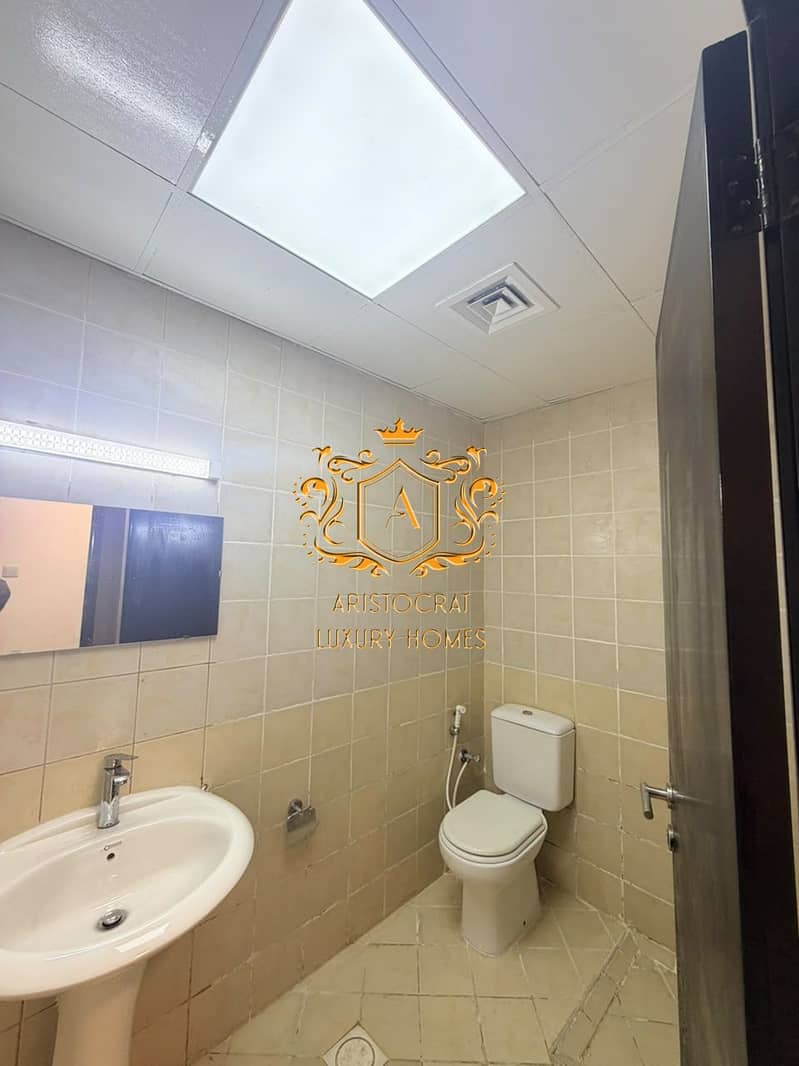 5 Bathroom 02. jpeg