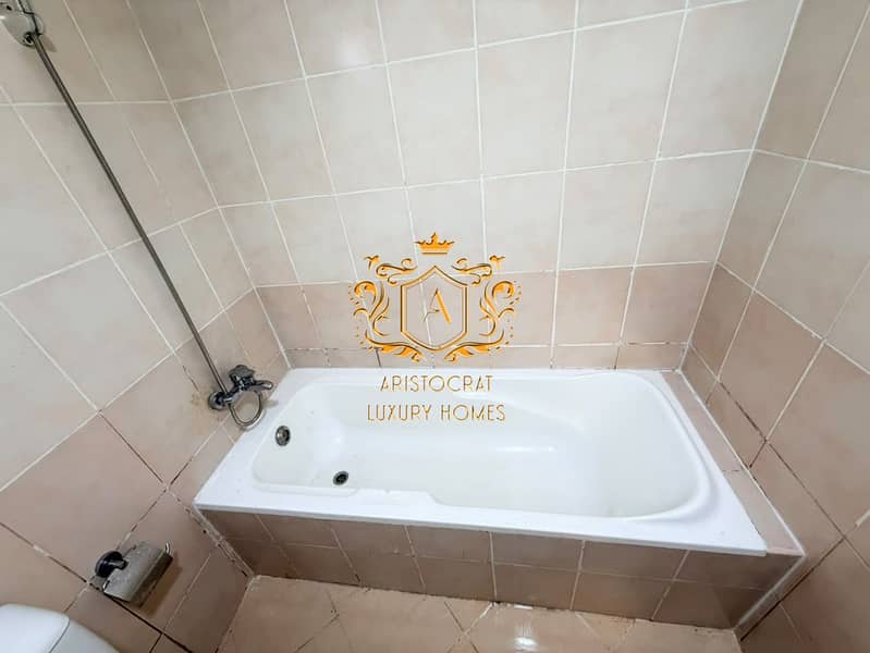 14 Bathroom 04. jpeg