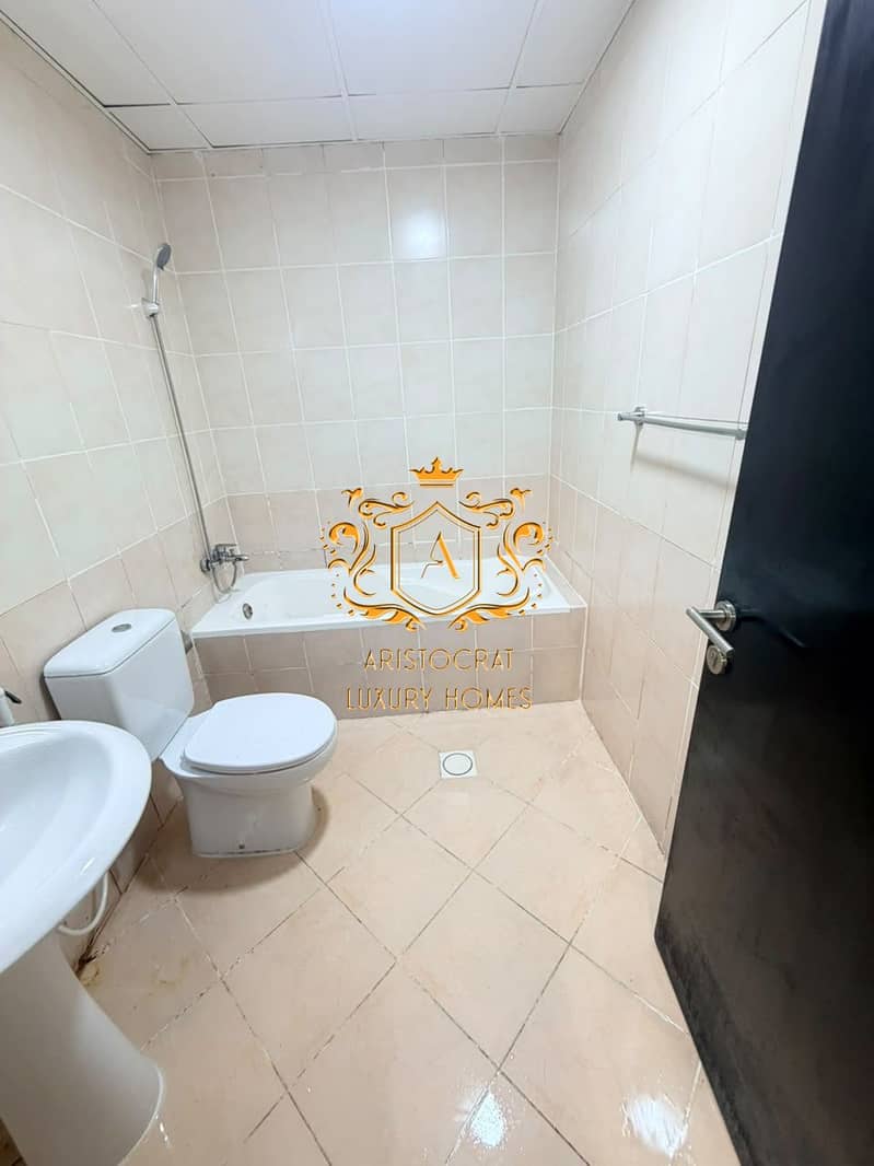 16 Bathroom 06. jpeg