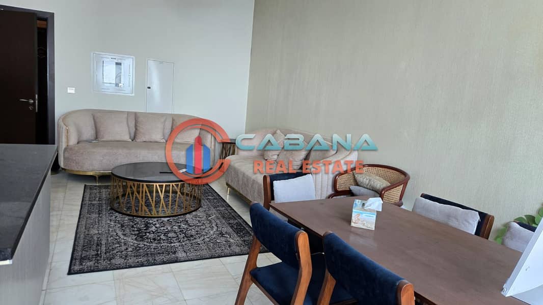 2 Living Area1. jpeg