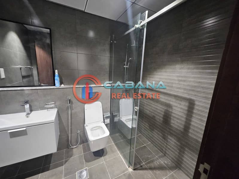 16 Bathroom. jpeg