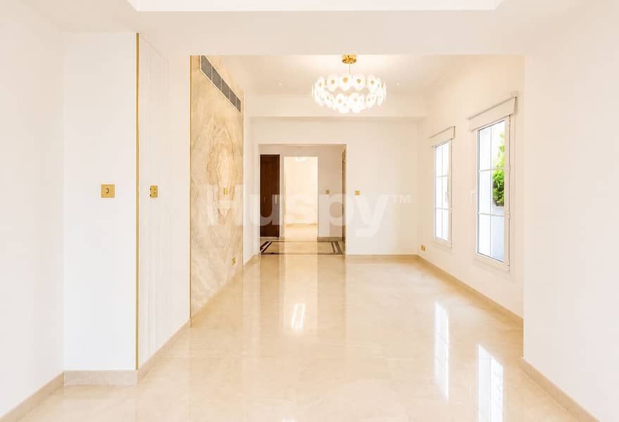 Fully Upgraded | End Unit | Kitchen Appliances Fully Upgraded | End Unit | Kitchen Appliances