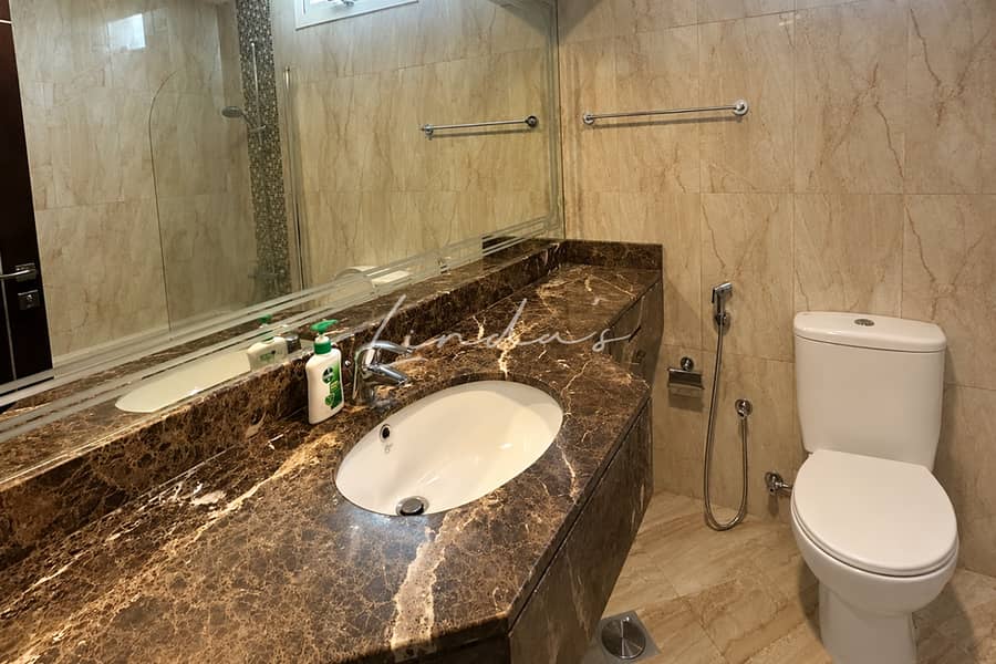 9 Luxurious Marble Bathroomwith Closed Toilet Lid