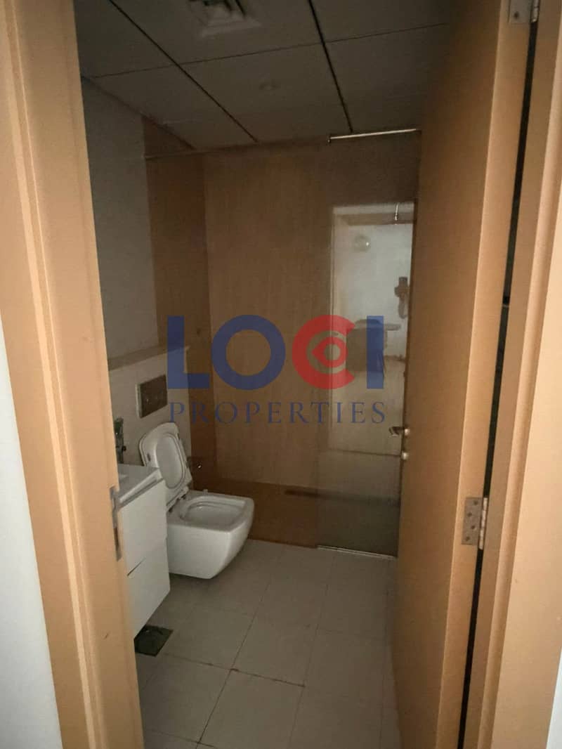 12 washroom 01. jpeg