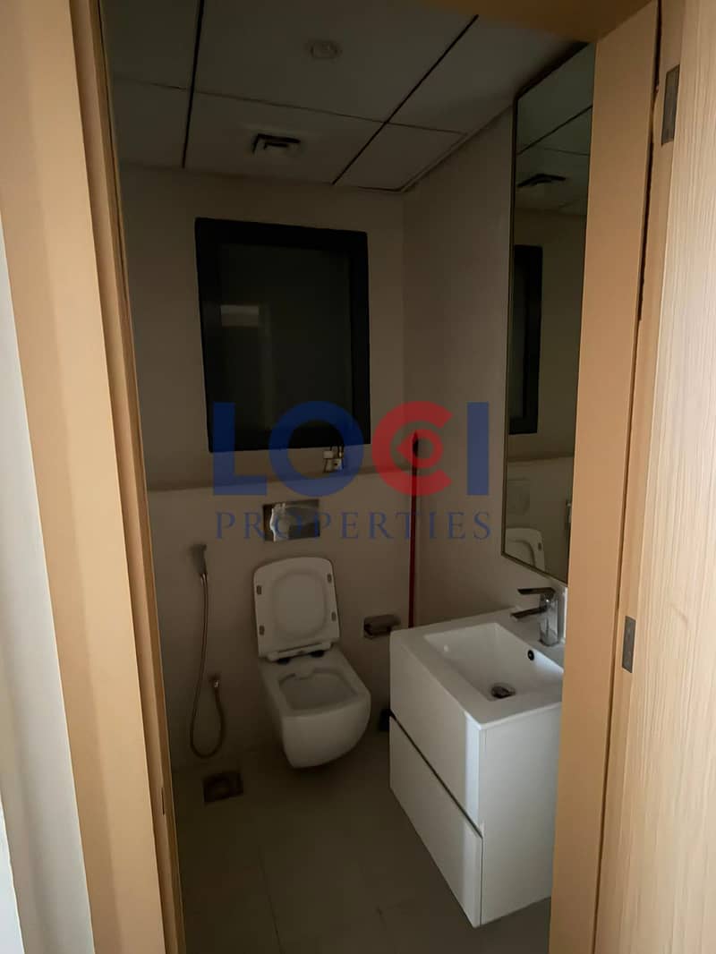 13 washroom 02. jpeg