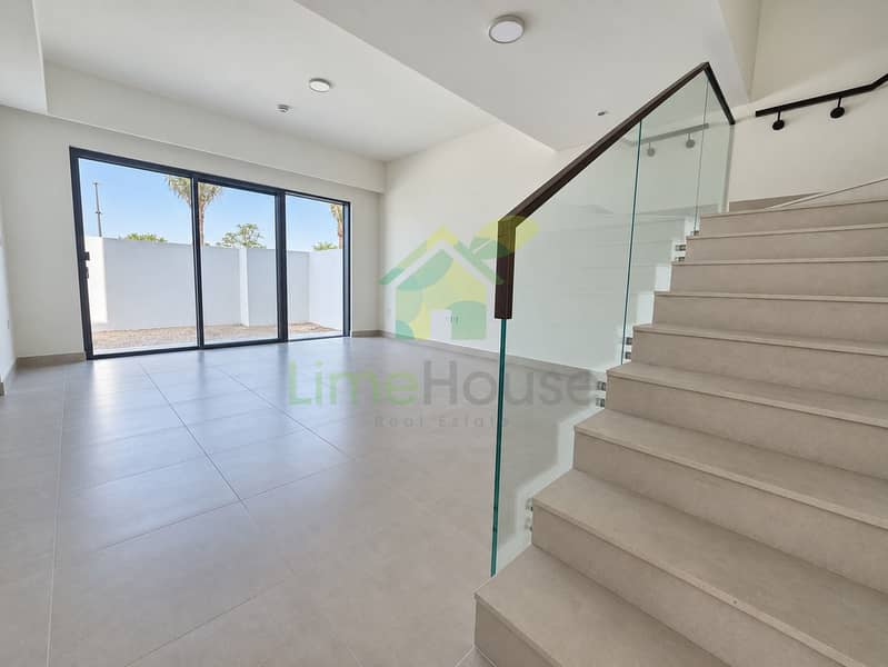 01-dubai-rosa-arabian-ranches-4-bedroom-corner-townhouse-living-room. jpg 01-dubai-rosa-arabian-ranches-4-bedroom-corner-townhouse-living-room. jpg