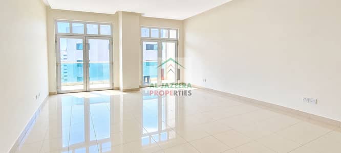 2 Schlafzimmer Wohnung zum Miete in Bur Dubai, Dubai - Sunlit Empty Modern Apartment Living Room. png 2 Schlafzimmer Wohnung zum Miete in Bur Dubai, Dubai - Sunlit Empty Modern Apartment Living Room. png