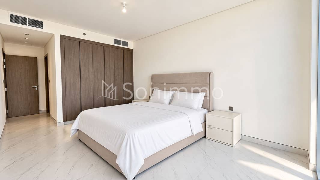 6 Bright Minimalist Bedroom Interior. png