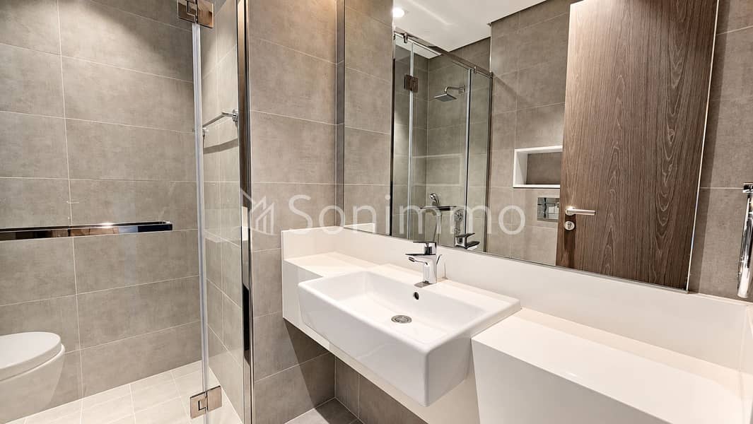13 Modern Minimalist Bathroom Retreat. png