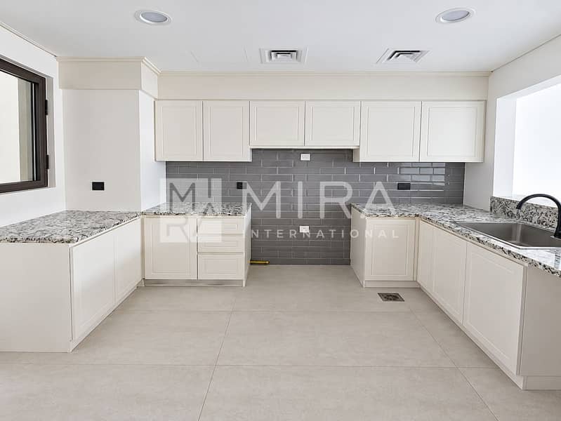 3 Bright U-shaped kitchen with empty cooker bay-4