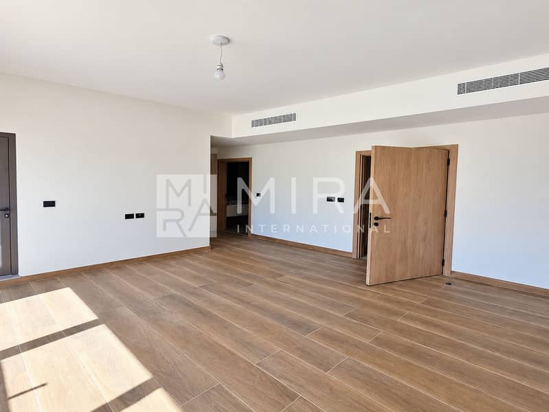 9 Bright unfurnished bedroom with open doors-8