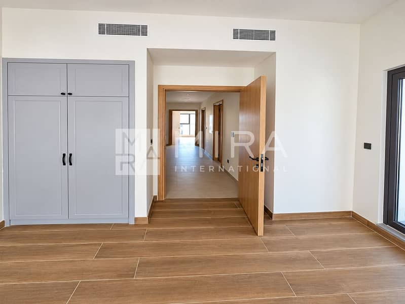 11 Sunlit bedroom with built-in wardrobe-7