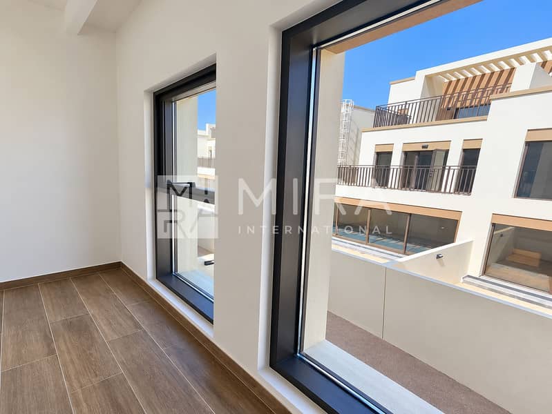 13 Bedroom windows overlooking neighboring townhouses-5