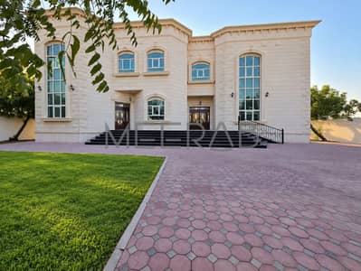 5 Slaapkamers Villa te Huur in Al Barsha, Dubai - Grand Cream Stone Villa Facade. png