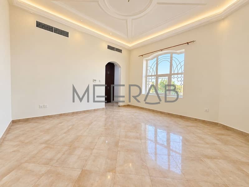 7 Bright Empty Room with Arched Window. png