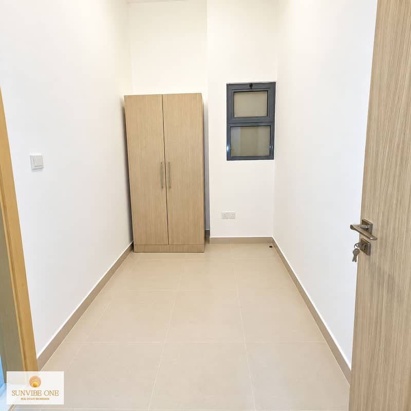 10 Minimal Room with Wardrobe and Window. png