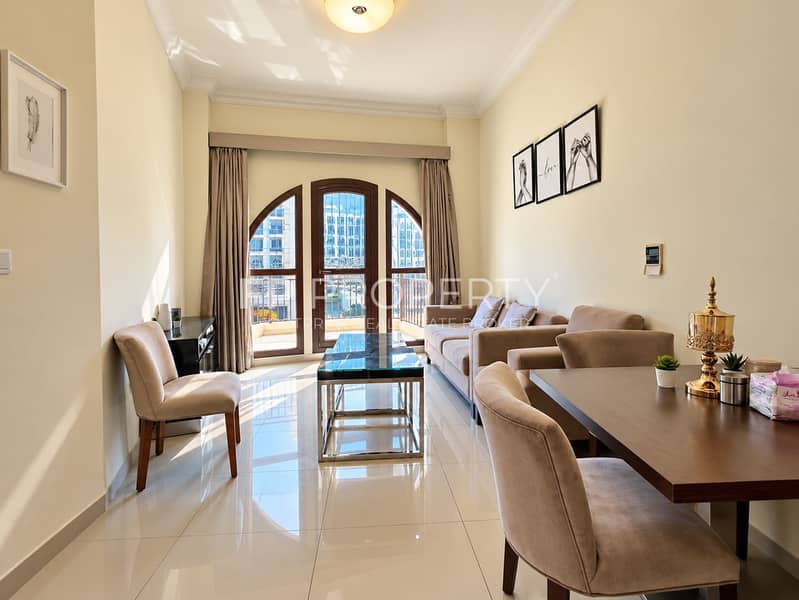 2 Bright Contemporary Living and Dining Room. png