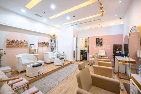 محل تجاري  للايجار في أبراج بحيرات الجميرا، دبي - S10,OneLakePlaza-4. jpg