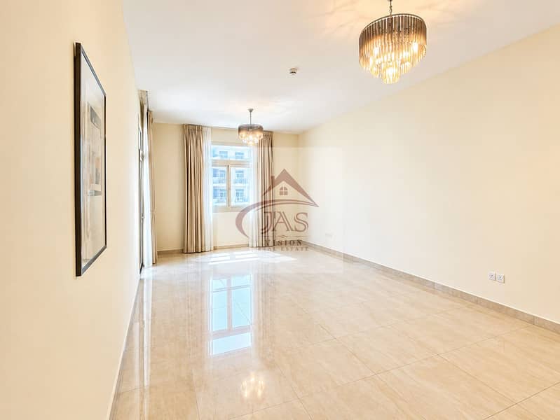 2 Bright-Minimalist-Living-Room-Interior. jpg
