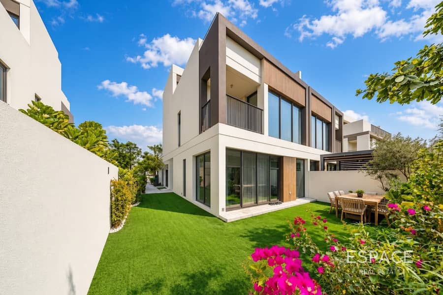 Fully Upgraded | Single Row | Landscaped Fully Upgraded | Single Row | Landscaped