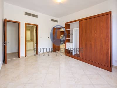 汽车城， 迪拜 1 卧室公寓待售 - Bright Minimalist Room with Sliding Wardrobe. png