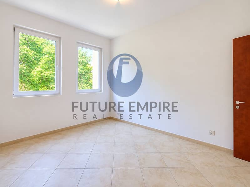 5 Bright Empty Room with Green Views. png