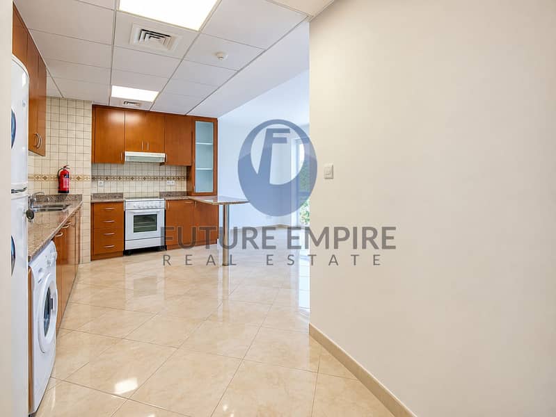 10 Bright Modern Kitchen and Entryway. png