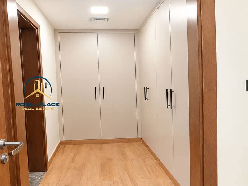 12 Modern Minimalist Wardrobe Corridor. png