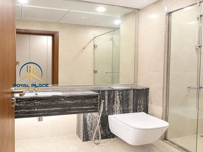 15 Modern Marble Bathroom with Glass Shower (1). png