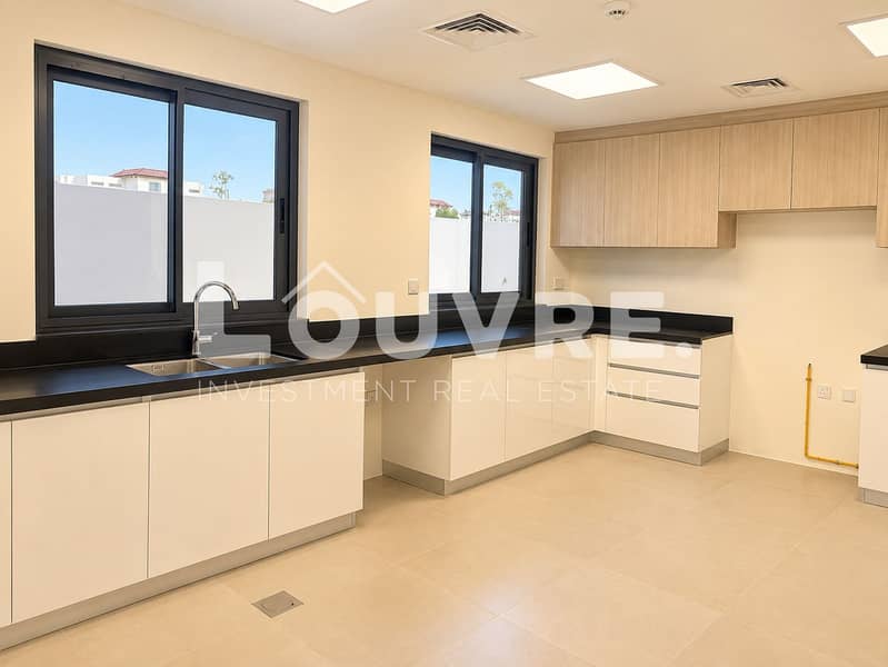 6 Bright Minimalist Kitchen Interior. png