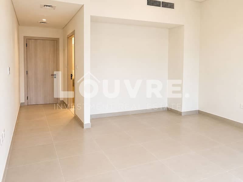 18 Minimal Modern Apartment Corridor. png