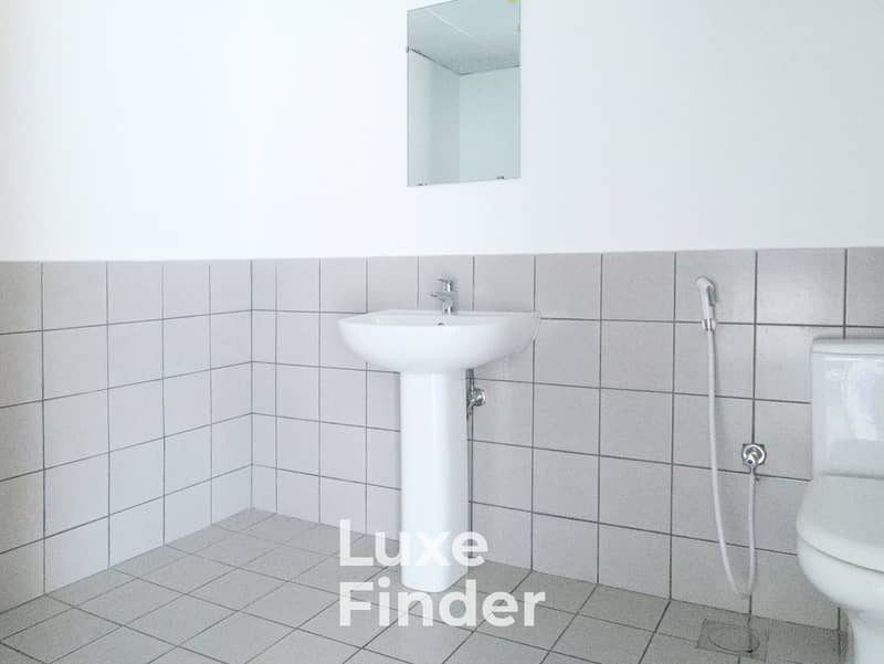 6 Bath. jpg