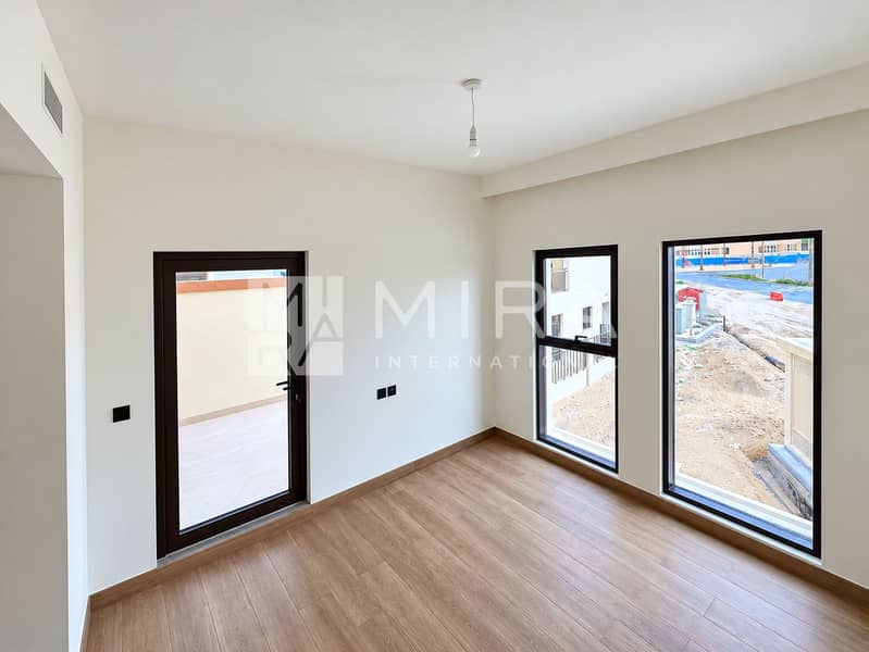 5 Brightened bedroom with terrace views-1