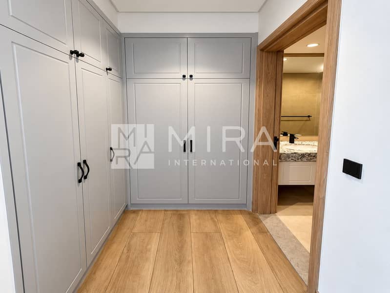 13 Bright Dressing Vestibule With Bath Access-10