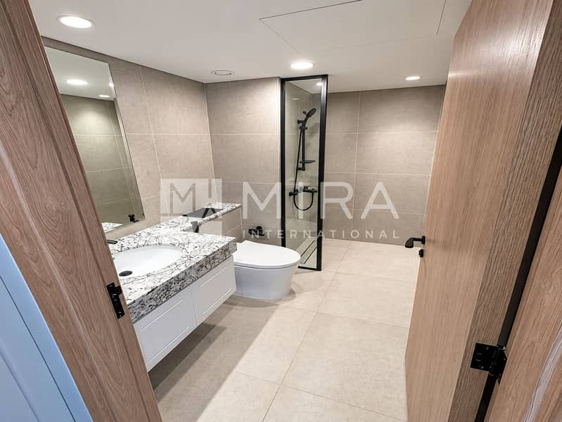 14 Bright bathroom from the doorway-3