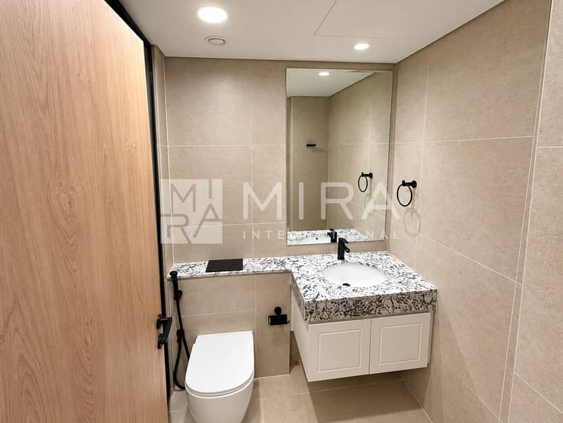 17 Bright, Clean Guest Bathroom-6