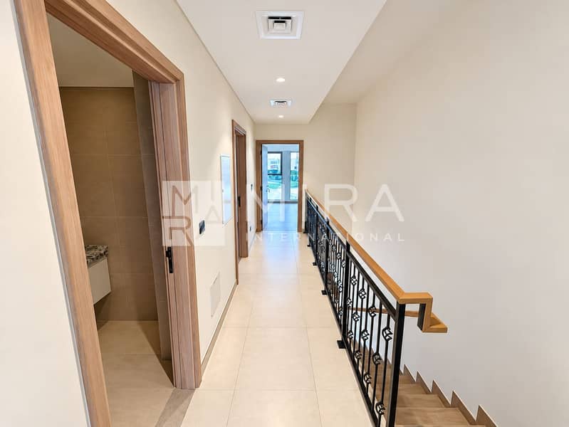 19 Upper landing, bath and ornate rail-9