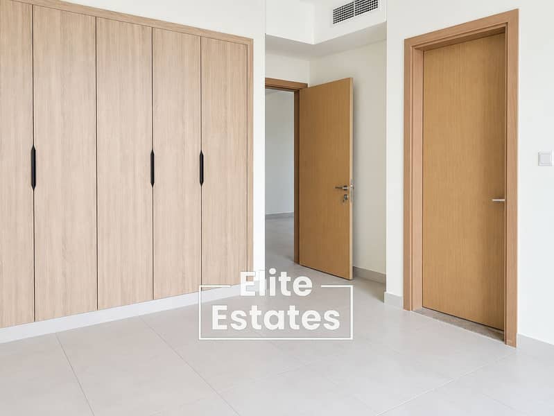 7 Minimal Oak Wardrobe and Doorway Interior. png