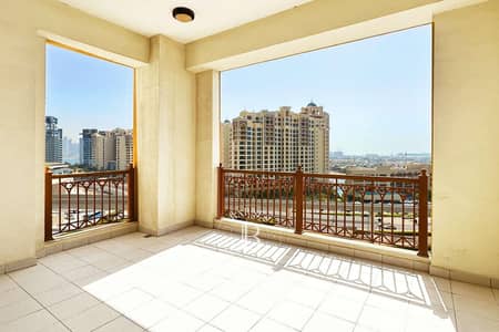 2 Bedroom Flat for Rent in Palm Jumeirah, Dubai - 2-Bedrooms + Maids | Direct Access Mall | Vacant