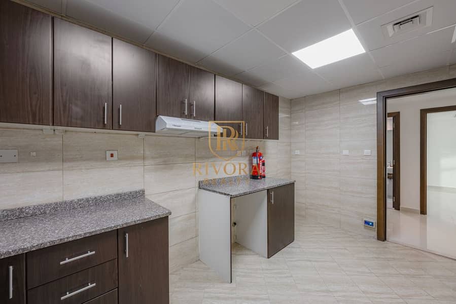 12 Kitchen (12). jpg