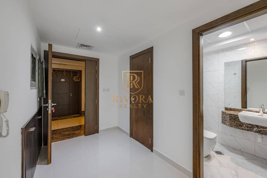 17 Kitchen Hallway (11). jpg