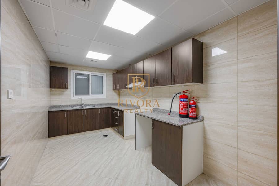 24 Livingroom Hallway. jpg