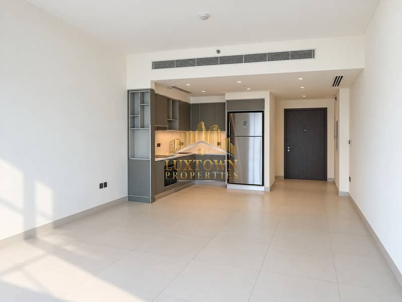 2 Modern Empty Apartment Interior. png