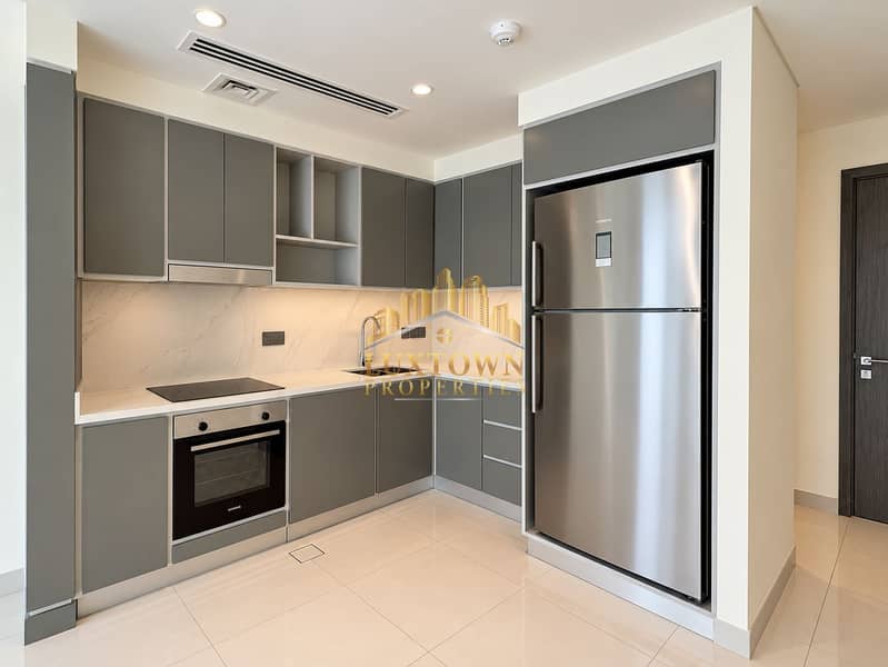 5 Bright Minimalist L-Shaped Siemens Kitchen. png