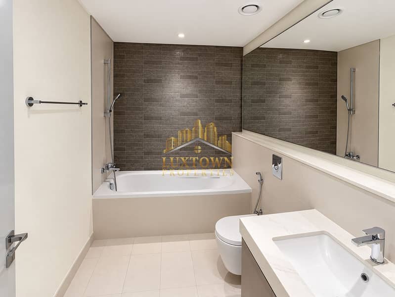 10 Modern Minimalist Bathroom Retreat. png