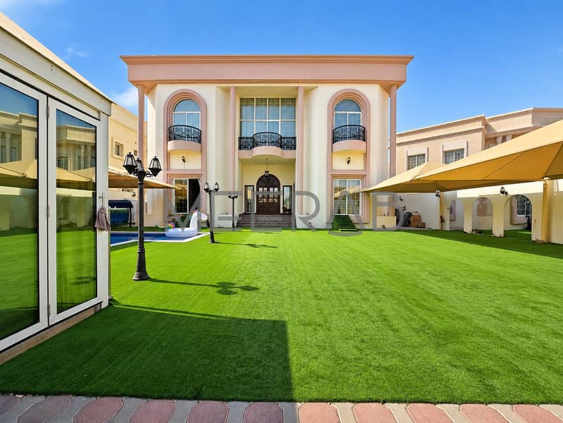 3 Luxurious Pink Mansion Courtyard. png