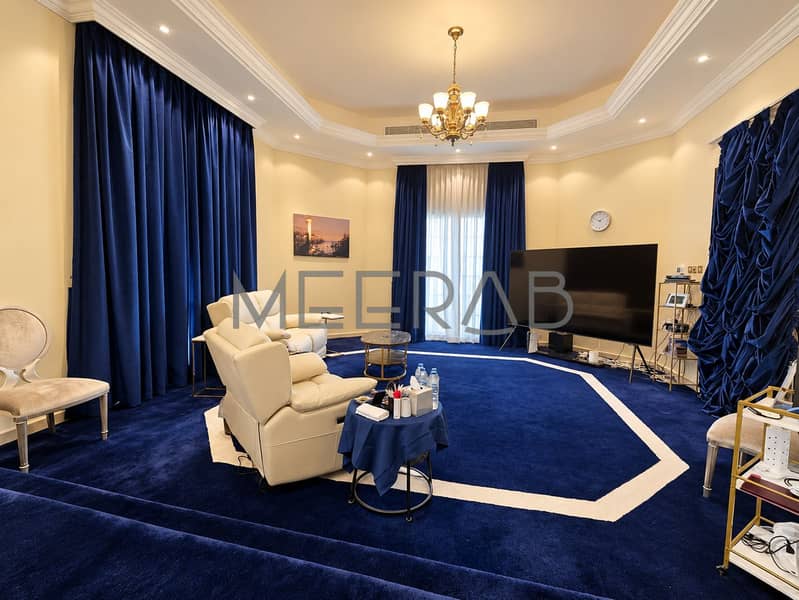 7 Elegant Navy-and-Cream Living Room. png