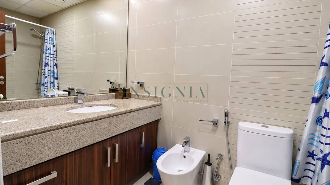 10 Modern Nautical Hotel Bathroom. png