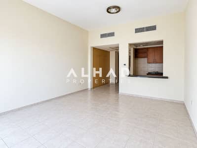 Студия Продажа в Дисковери Гарденс, Дубай - Bright Empty Apartment Living Room. png