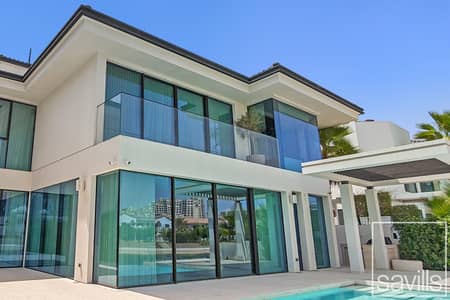 5 Bedroom Villa for Sale in Palm Jumeirah, Dubai - Skyline Serenity | Exclusive Beachfront Villa 5 Bedroom Villa for Sale in Palm Jumeirah, Dubai - Skyline Serenity | Exclusive Beachfront Villa